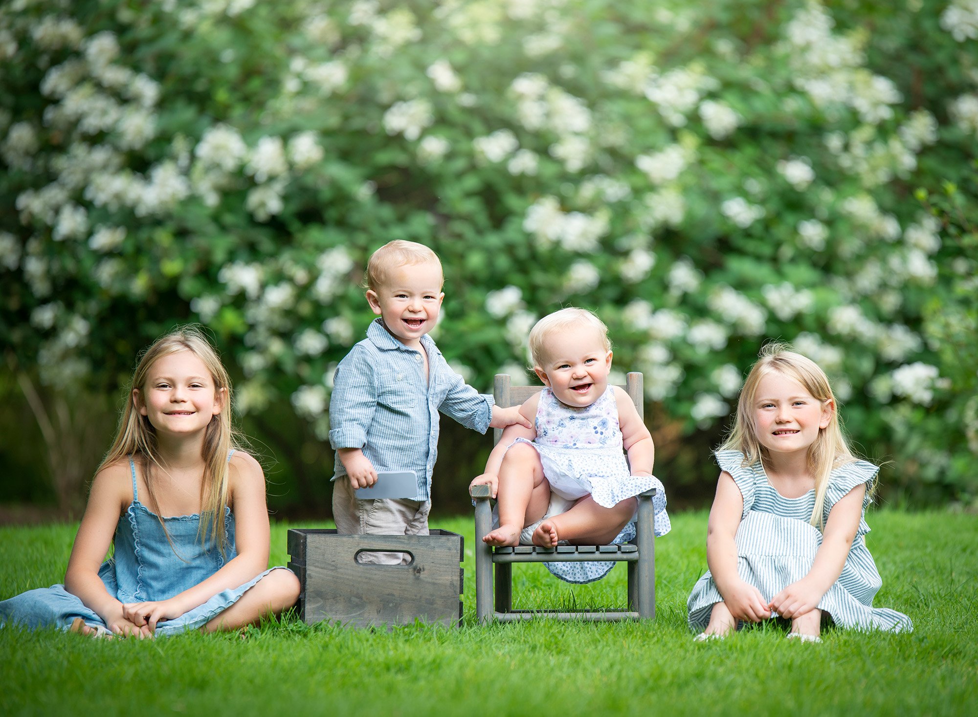 1 year old twins with siblings photoshoot