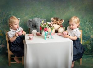 identical twin girls and family photoshoot